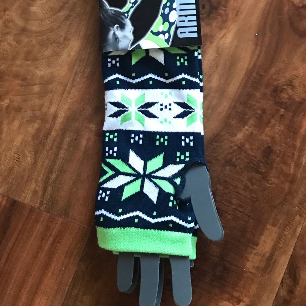 Arm socks! - Picture 3 of 6